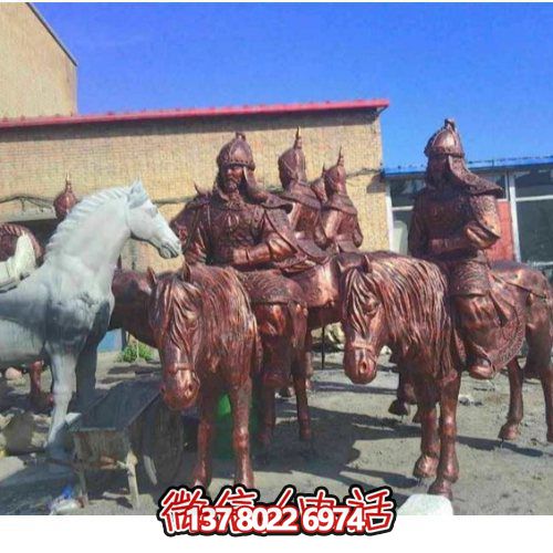 巨型騎士馬銅雕塑，點(diǎn)綴景區(qū)廣場(chǎng)