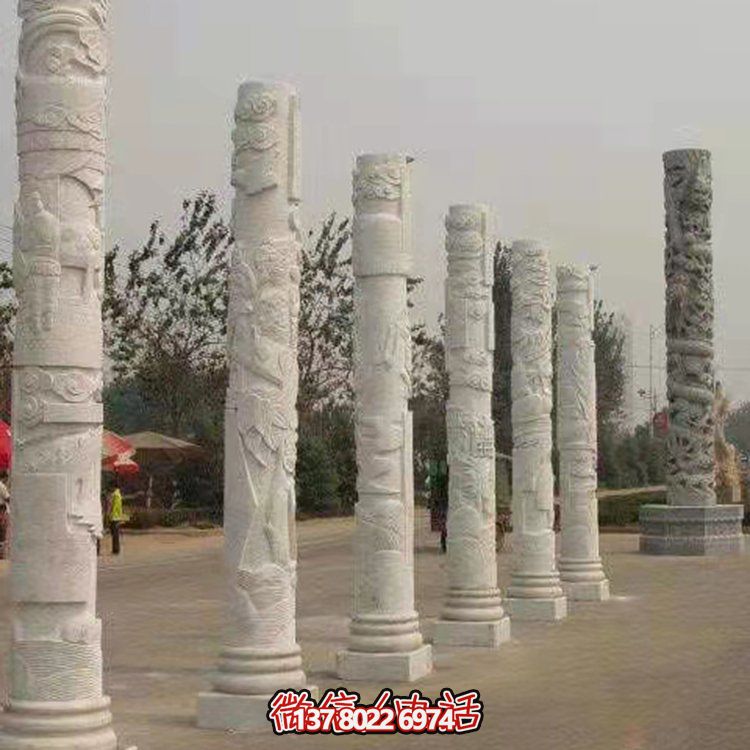 精致的大理石雕刻景觀裝飾，點(diǎn)綴廣場(chǎng)的文化主題