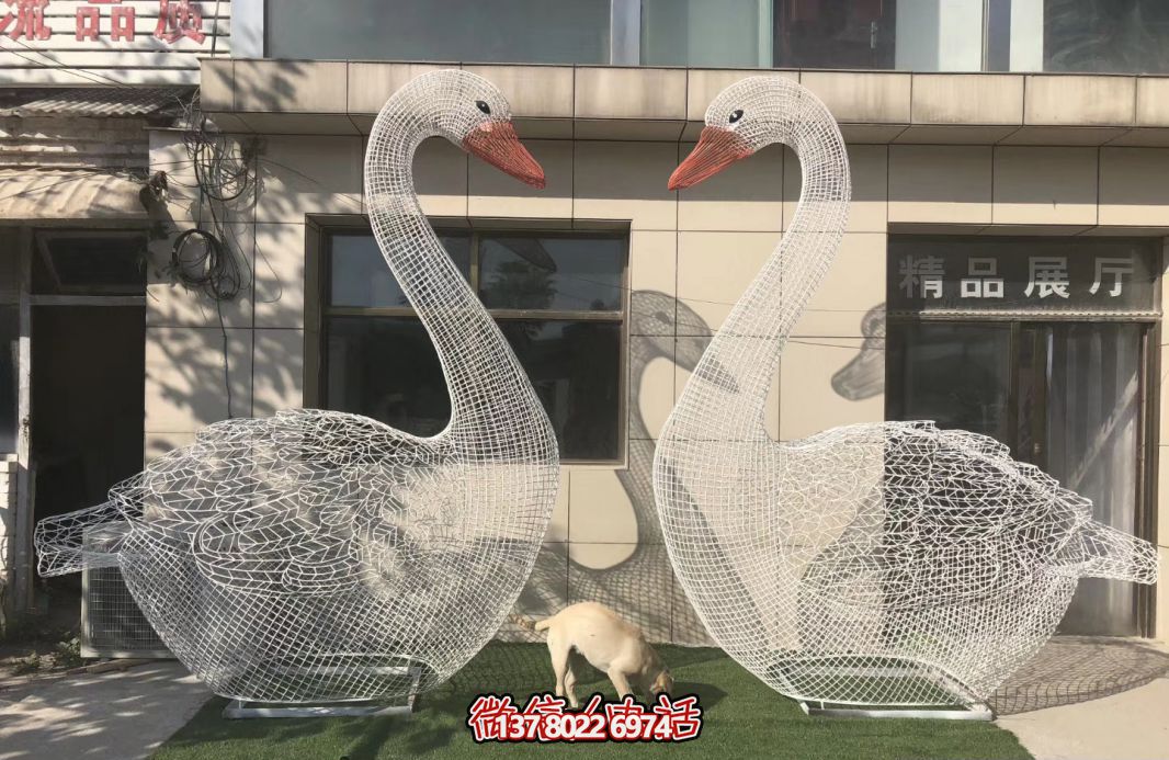 不銹鋼天鵝雕塑，給您的景區(qū)增添一抹優(yōu)雅氣息