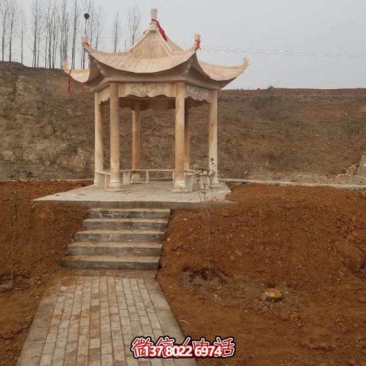 色彩斑斕的晚霞紅涼亭，讓您享受中式園林的繽紛景點