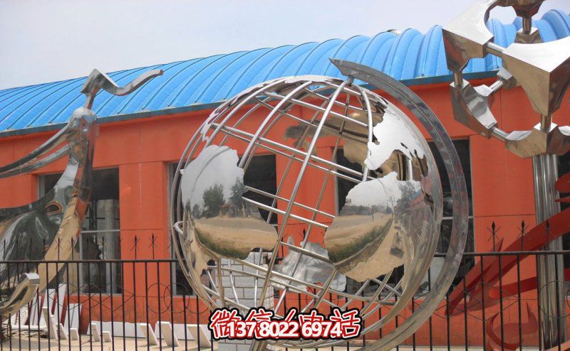 白鋼鏤空地球儀雕塑，為公園增添創(chuàng)意裝飾