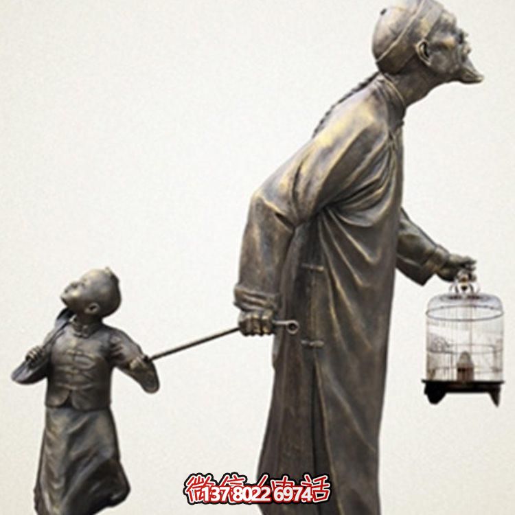 玻璃鋼仿銅雕塑，景觀遛鳥人物裝點戶外環(huán)境
