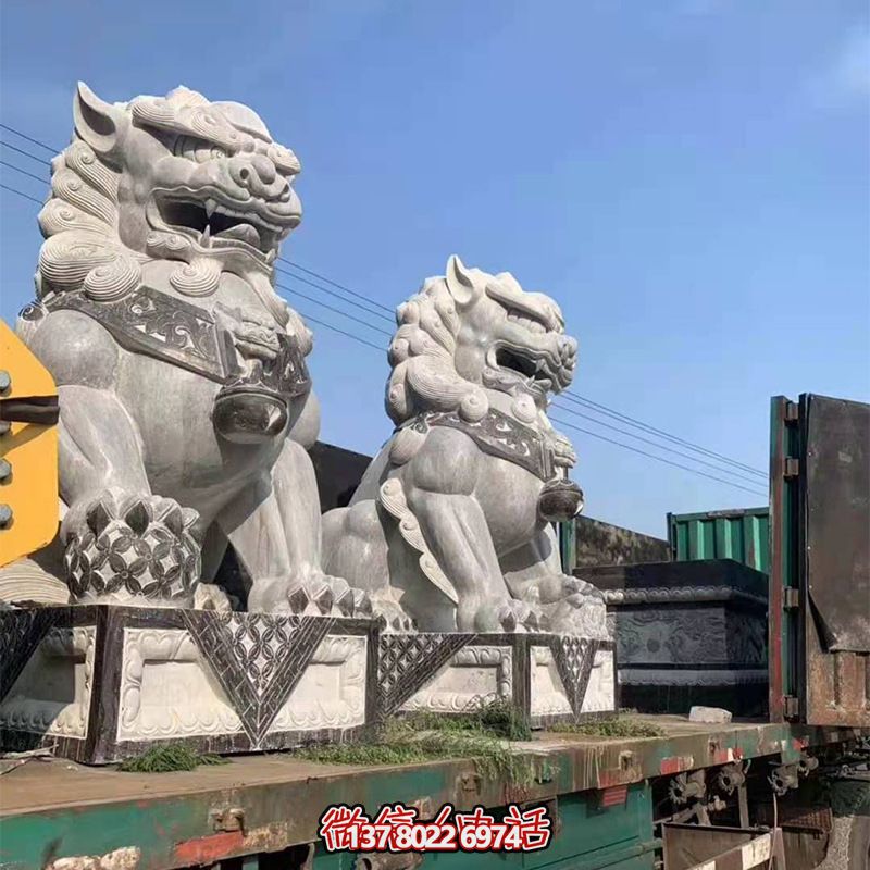 青石制大型仿真獅子雕塑，為鎮(zhèn)宅增添獨(dú)特魅力