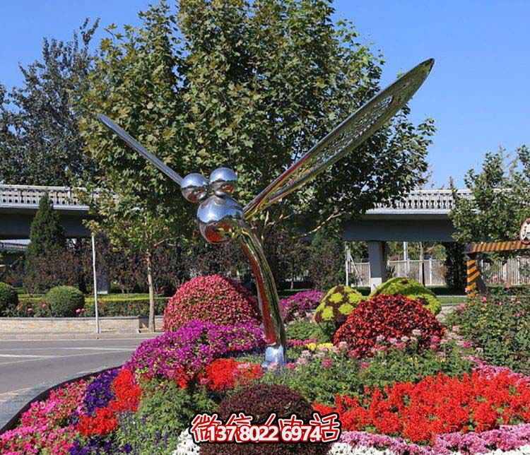 大型不銹鋼蜻蜓雕塑，給城市花園添彩