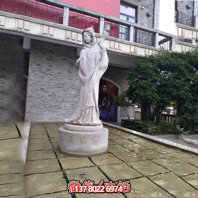 傳承歷史的美，贊美女王的神奇雕像