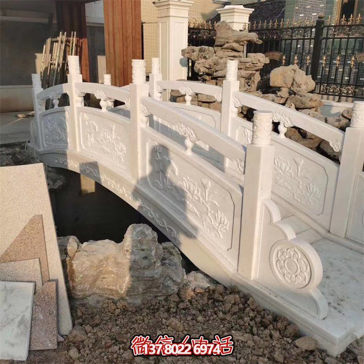 精美大理石雕刻欄桿，為景區(qū)公園拱橋添加裝飾美感和防護(hù)功能