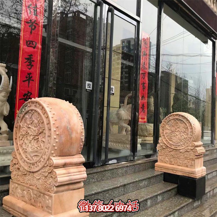 石雕紅鼓抱晚霞會(huì)所門(mén)口的絕妙陪伴