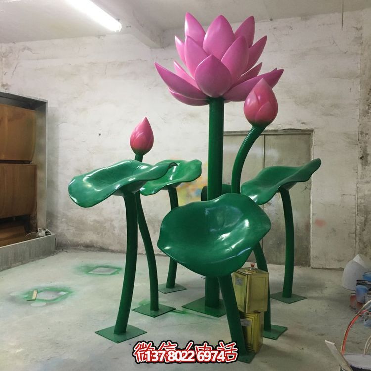 大型不銹鋼彩繪蓮花擺件，為游樂場、商場、戶外公園增色