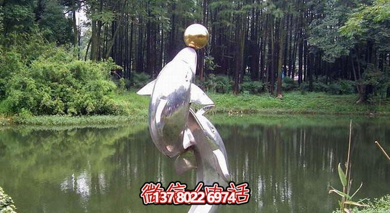 不銹鋼海豚雕塑，為小河邊增添游玩樂(lè)趣