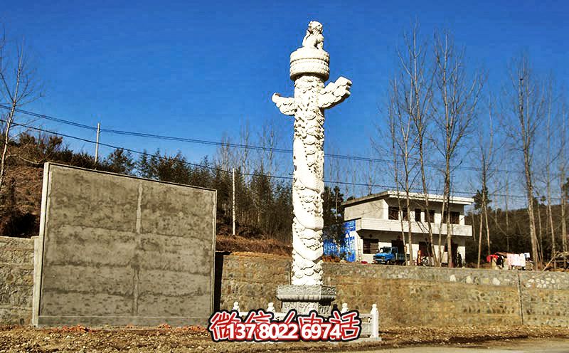 漢白玉華表雕塑，點(diǎn)綴農(nóng)村廣場