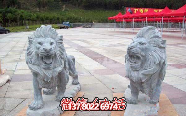大型石雕獅子雕塑，給景區(qū)帶來濃厚的歷史氛圍