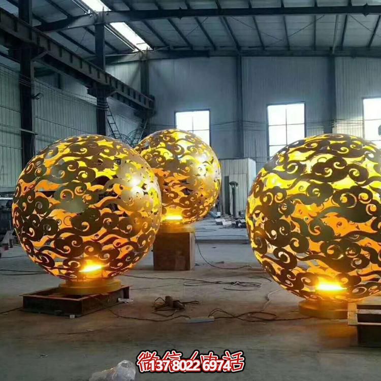 創(chuàng)意不銹鋼鏤空景觀擺件，為廣場帶來濃濃的藝術氣息