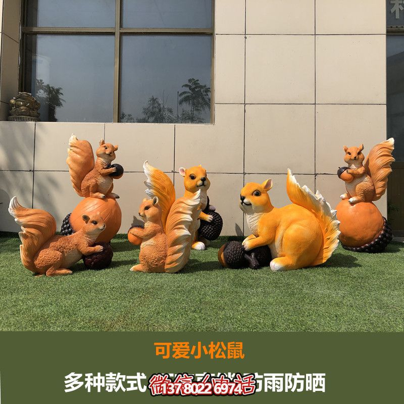 可愛小松鼠雕塑給森林公園、游樂園帶來美好時光