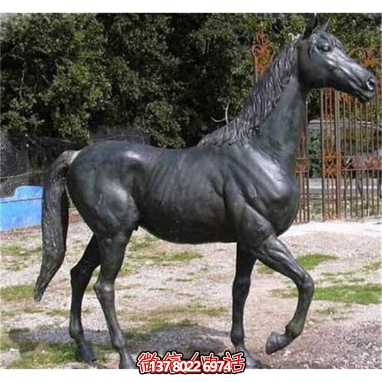 玻璃鋼仿銅馬雕塑，為園林廣場(chǎng)增添獨(dú)特魅力