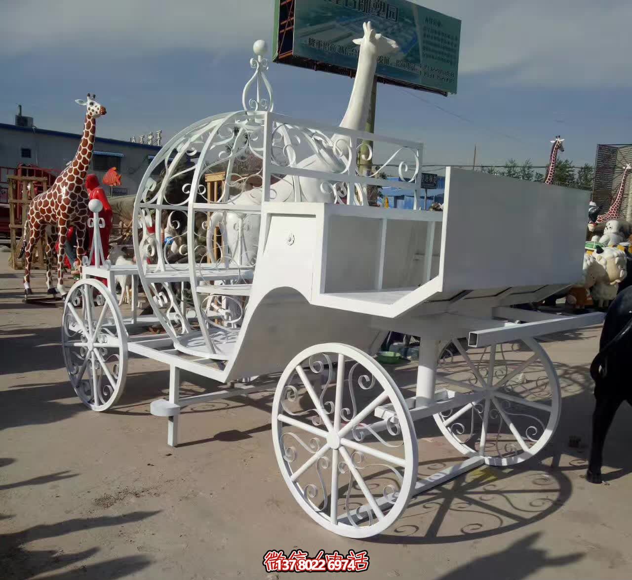 不銹鋼雕塑，精美馬車裝點(diǎn)商場戶外