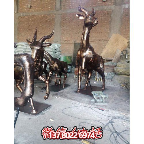 大型梅花鹿銅雕雕塑，裝點別墅小區(qū)