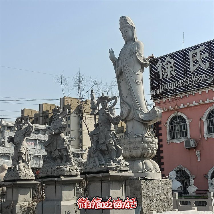 精美關(guān)公、佛像和石獅子雕刻，青石裝點(diǎn)美化廣場