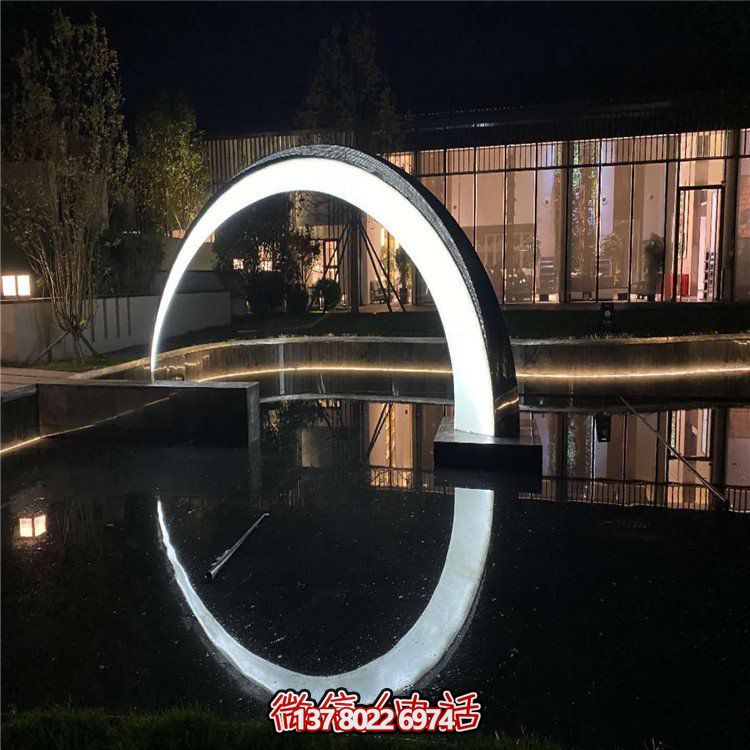 不銹鋼發(fā)光圓環(huán)雕塑，點(diǎn)亮戶外園林景觀