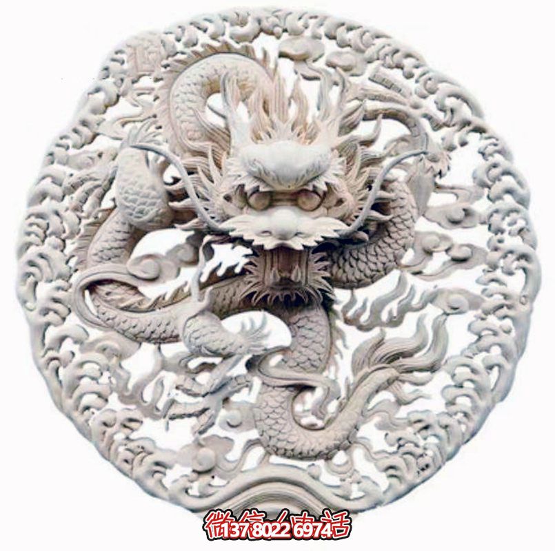 精美龍紋浮雕裝飾大門(mén)，點(diǎn)綴祠堂大門(mén)口