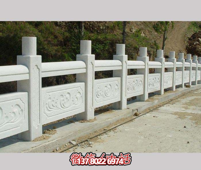 漢白玉欄桿石雕，為景區(qū)山道增添美感