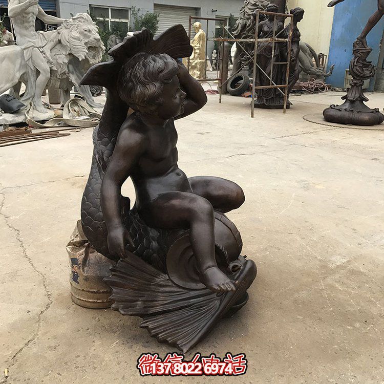 創(chuàng)意銅雕魚坐椅，讓兒童享受景觀之美