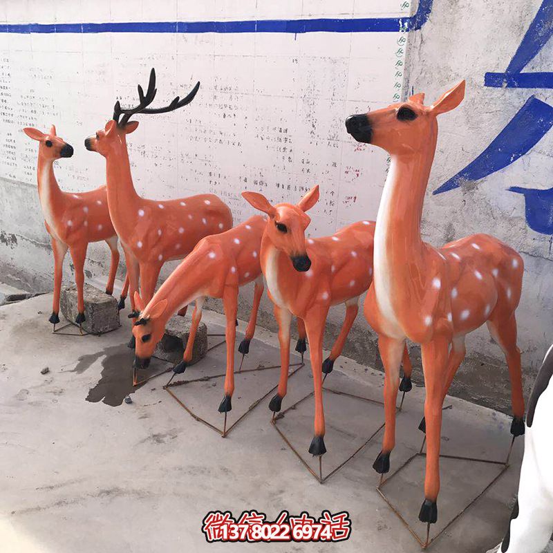 彩繪玻璃鋼雕塑鹿，靜謐優(yōu)雅完美綻放