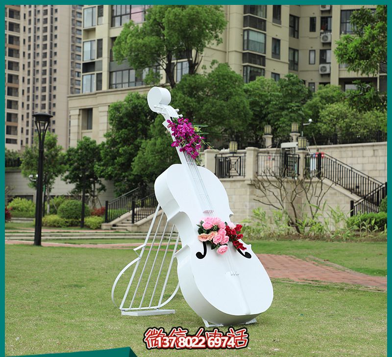 玻璃鋼雕塑，打造創(chuàng)意白色大提琴，點(diǎn)綴公園景區(qū)