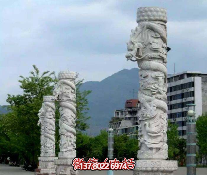 集大理石、石雕、龍柱于一體的大理景觀廣場