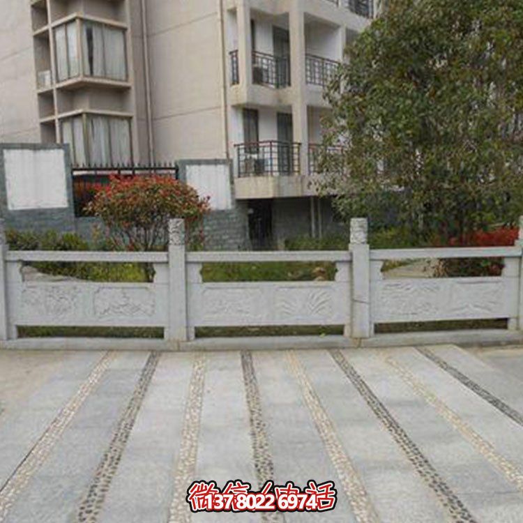 高品質(zhì)青石雕刻欄桿欄板，為您的小區(qū)裝飾添彩