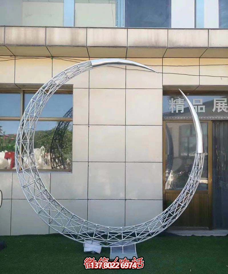 精致月亮雕塑，為您的別墅庭院增添美感