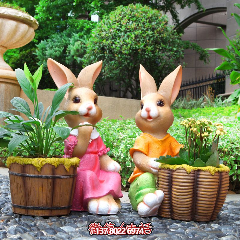 彩繪玻璃鋼兔子雕塑，點綴戶外公園裝飾