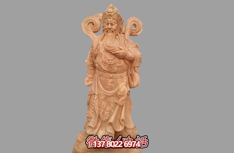 紅日晚霞下的關(guān)公雕塑，溫馨庭院里的佛像供奉