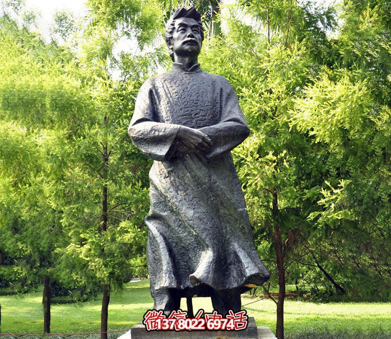 玻璃鋼魯迅人物雕塑，為公園景觀裝飾點(diǎn)綴