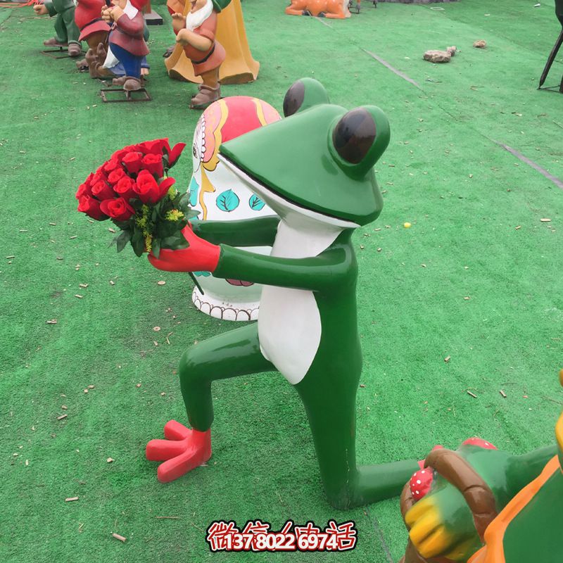 玻璃鋼雕塑，玫瑰青蛙拿玻璃公園裝飾