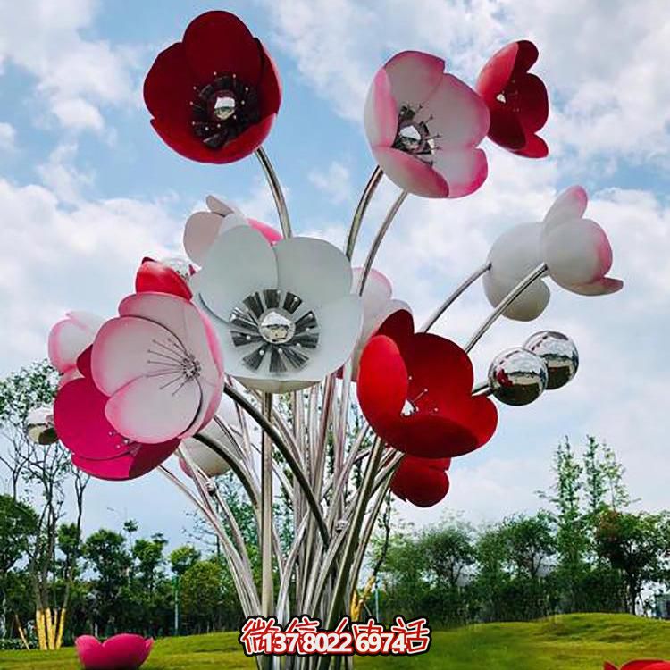 不銹鋼彩繪大型花朵雕塑，為景區(qū)廣場增添色彩