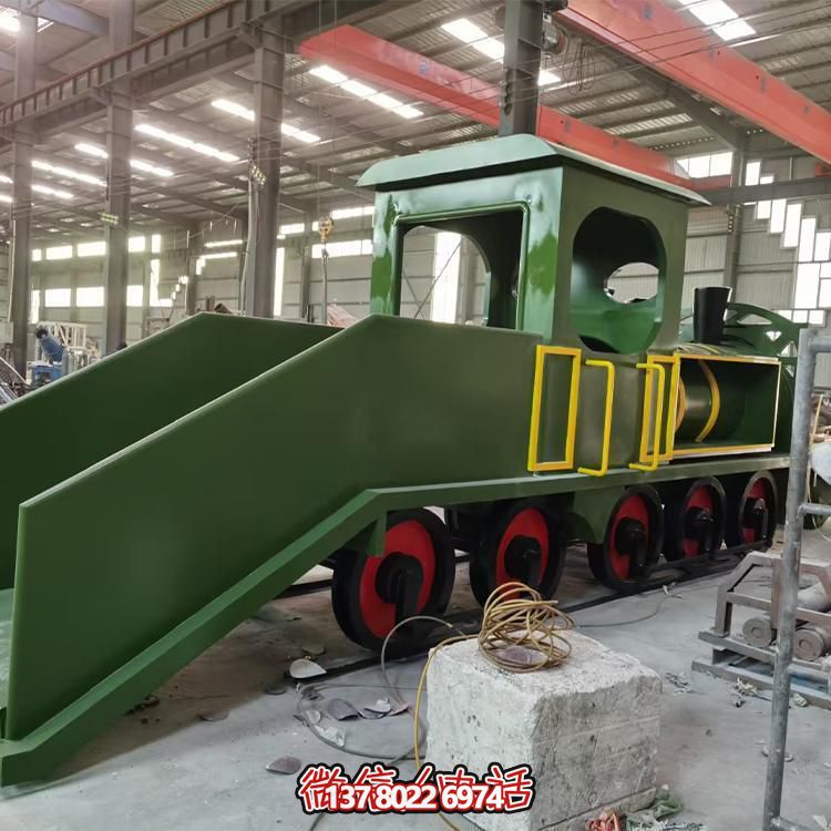 精致不銹鋼車頭雕塑，給游樂園增添時尚色彩