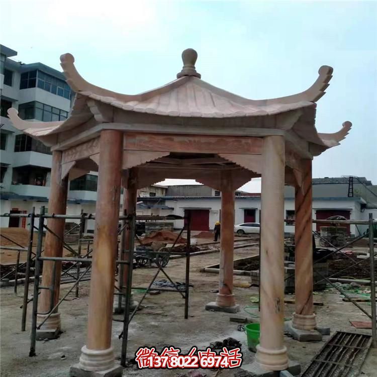 仿古涼亭，盡情欣賞晚霞染紅的美景