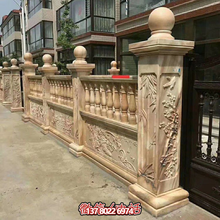 紅色浮雕圍墻欄板裝點(diǎn)別墅，守護(hù)晚霞之美
