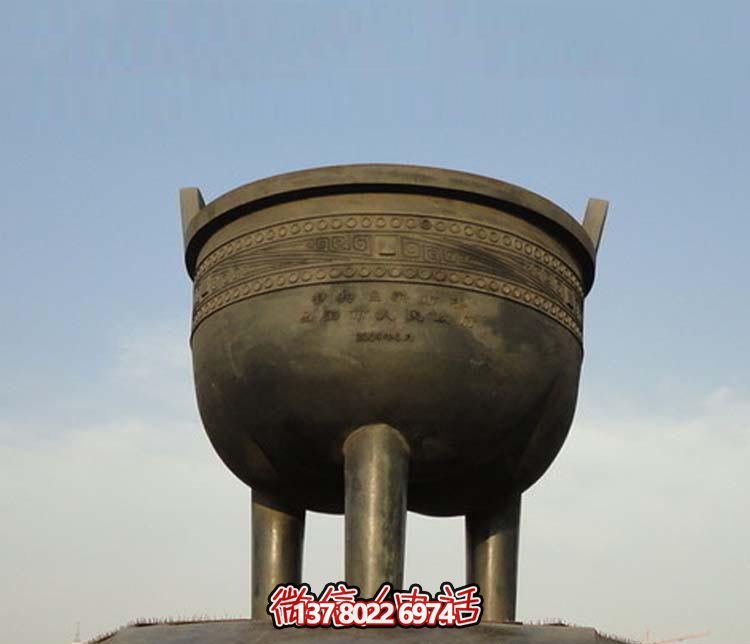 大型青銅圓形香爐，裝飾廣場景區(qū)
