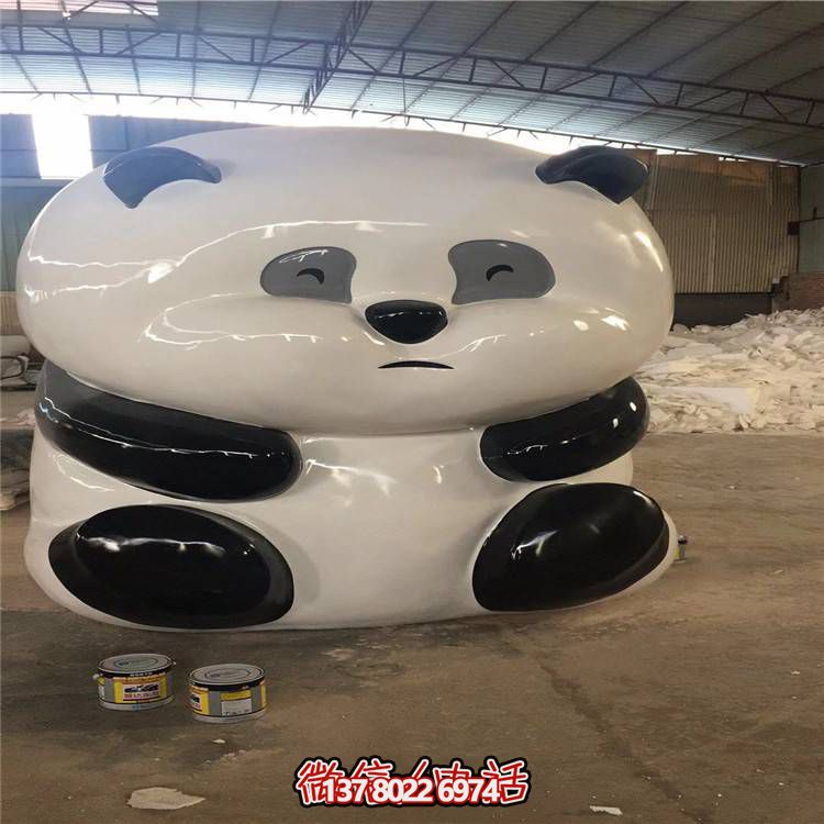 玻璃鋼雕塑熊貓公仔，環(huán)?？ㄍ〝[放裝飾商場