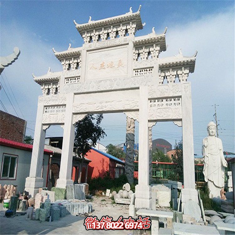 手工制作的大理石牌坊石雕，讓鄉(xiāng)鎮(zhèn)村口更加美觀