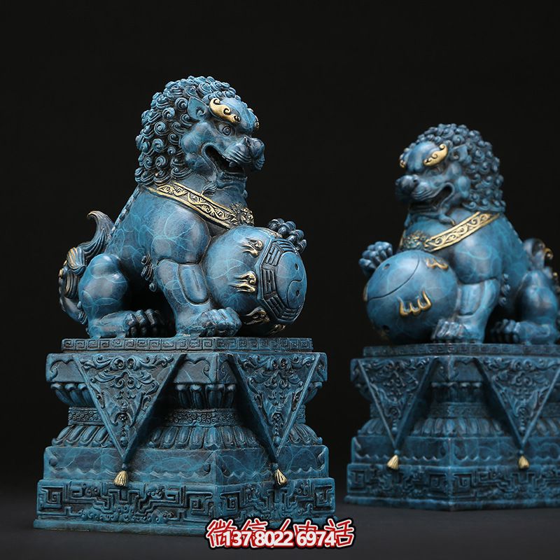 仿古青銅獅子雕塑，為景區(qū)創(chuàng)意增添古樸色彩