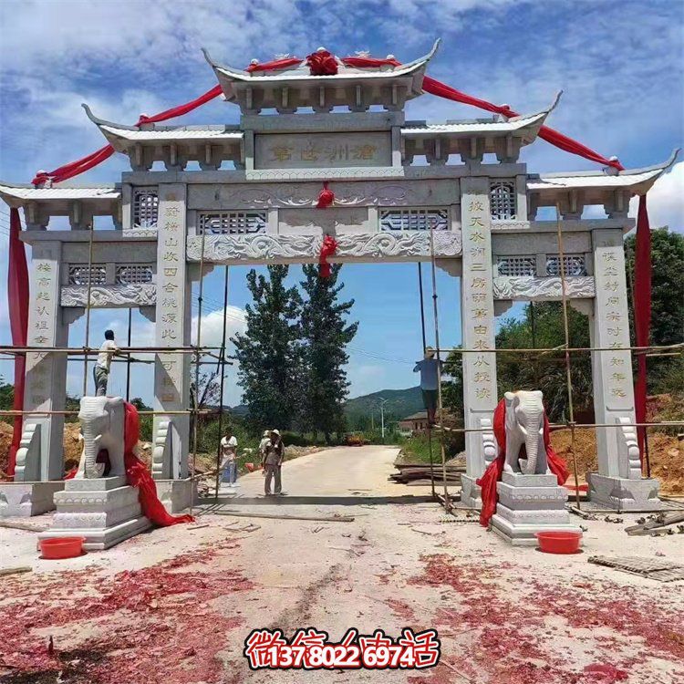 集道路四柱、花崗巖、花崗石雕和牌樓于一體的精美絕倫藝術品