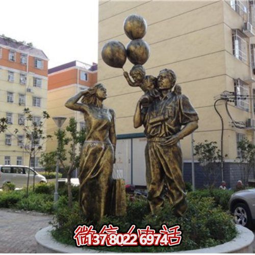 玻璃鋼仿銅人物雕塑，讓您的小區(qū)環(huán)境更加完美！
