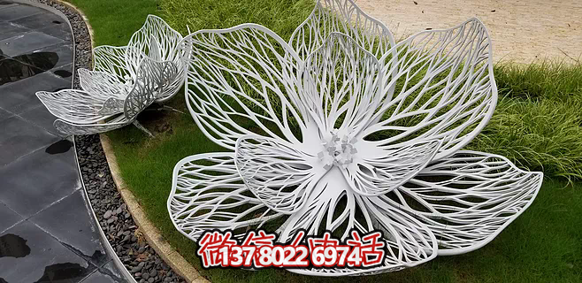 不銹鋼蓮花雕塑，鐵藝裝點(diǎn)戶外廣場(chǎng)