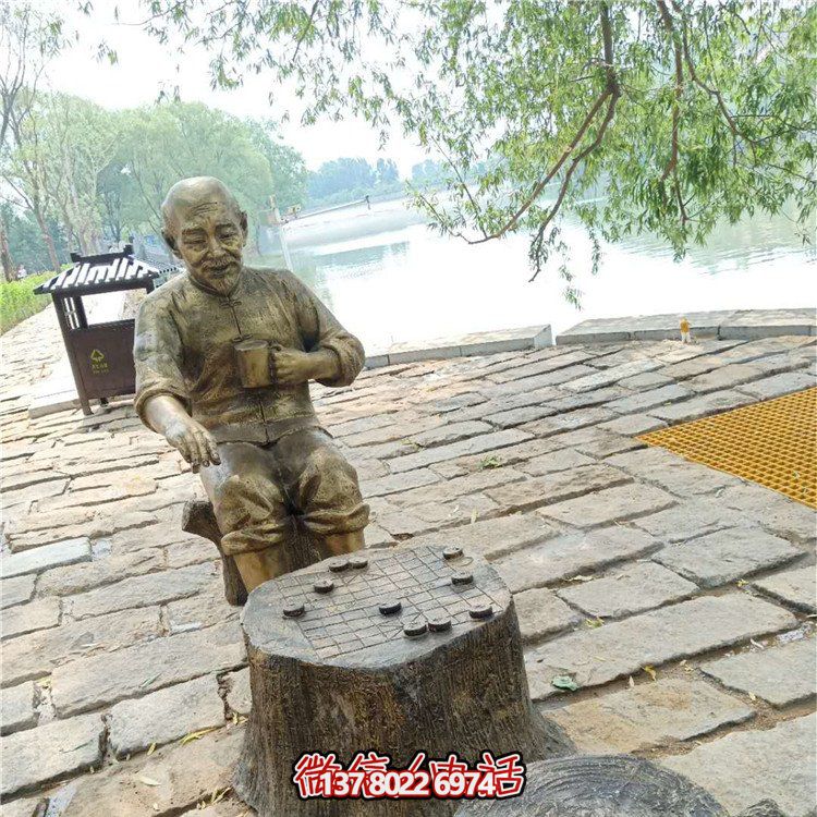 玻璃鋼雕塑仿銅老頭，點綴公園里