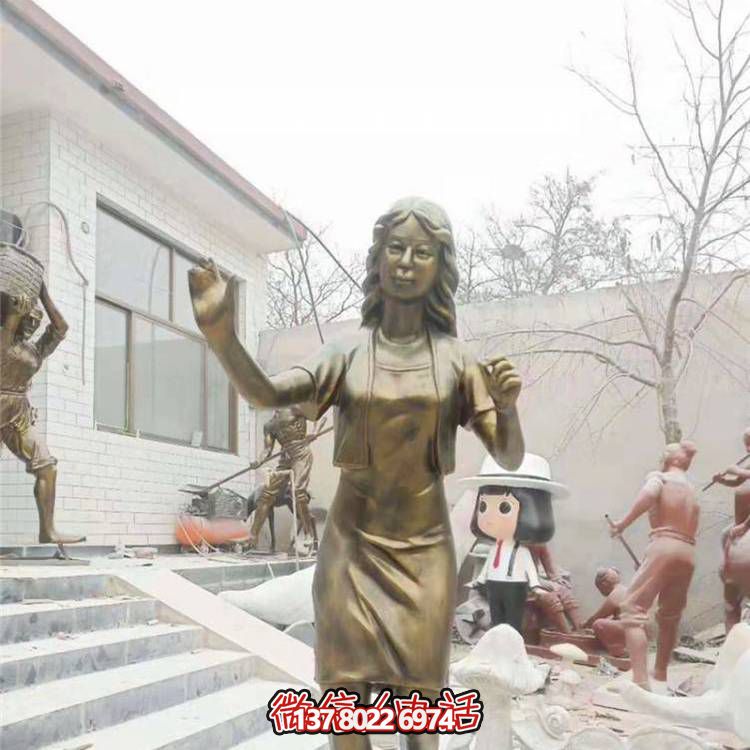 仿銅雕塑玻璃鋼抽象人物，為公園戶外裝飾