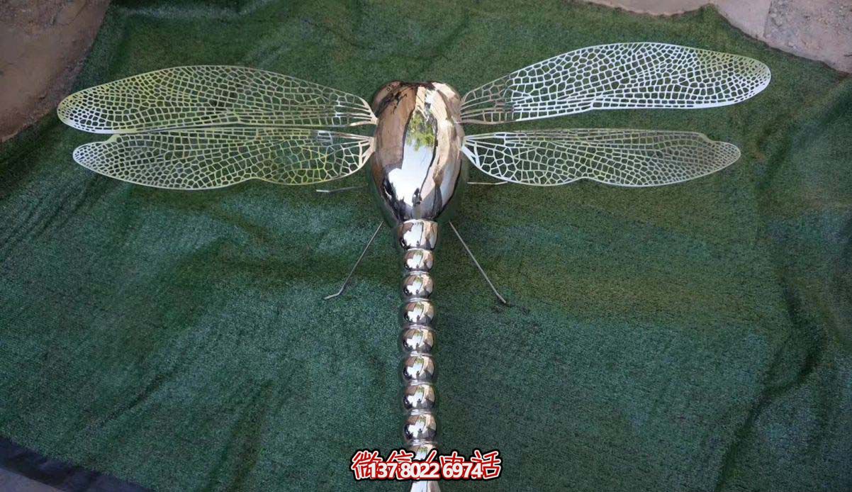 不銹鋼蜻蜓雕塑，點(diǎn)綴小區(qū)售樓部鏤空裝飾