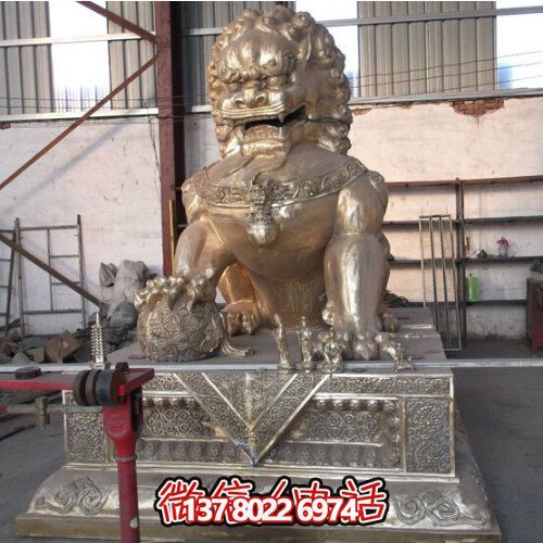 仿古銅噴金獅子雕塑，玻璃鋼大型戶外裝飾