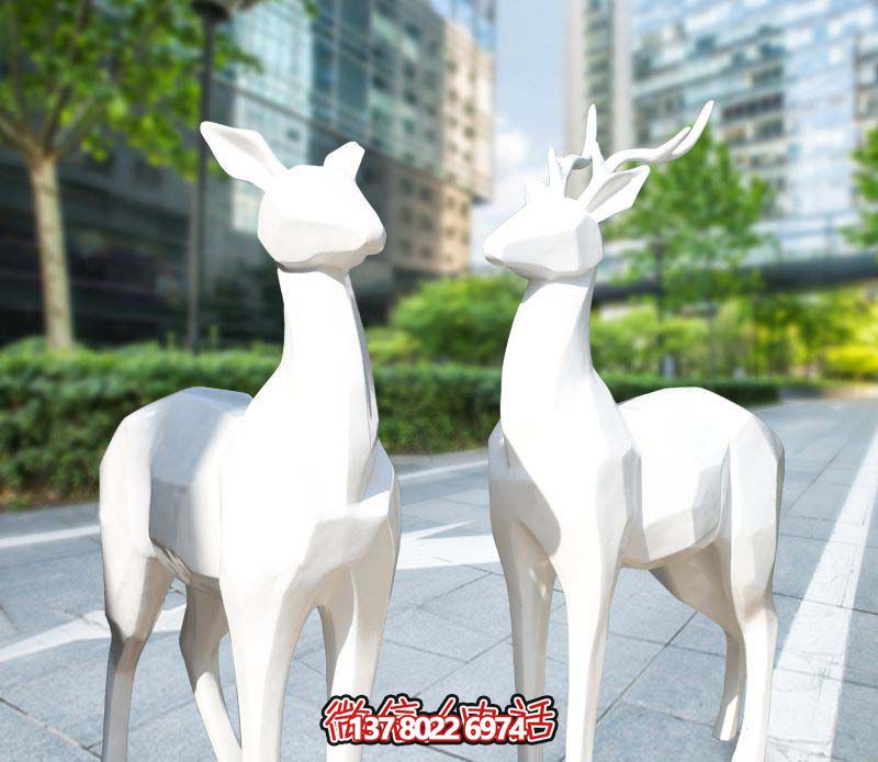 玻璃鋼梅花鹿雕塑，為你的廣場(chǎng)增添經(jīng)典藝術(shù)氣息